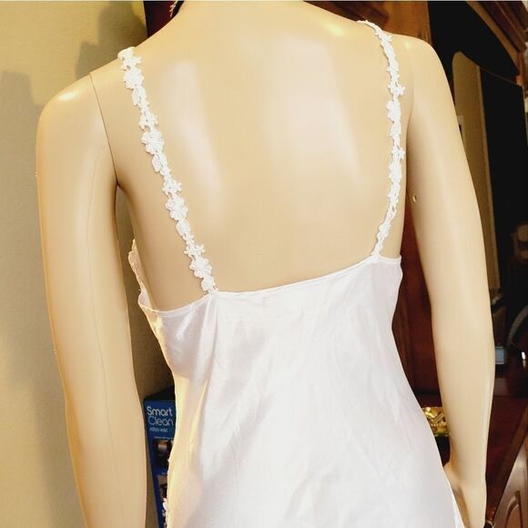 Vintage Flora Nikrooz ivory white nightgown dress. - Picture 10 of 16